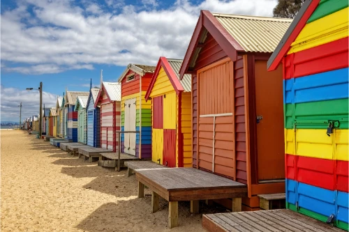 digital marketing brighton - colourful beach houses along brighton seafront