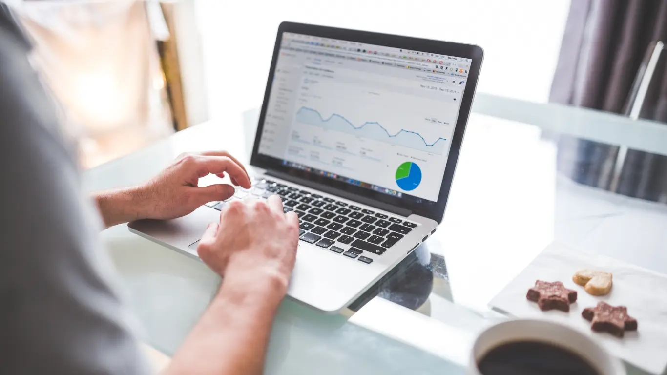 What influences the cost of Facebook ads?