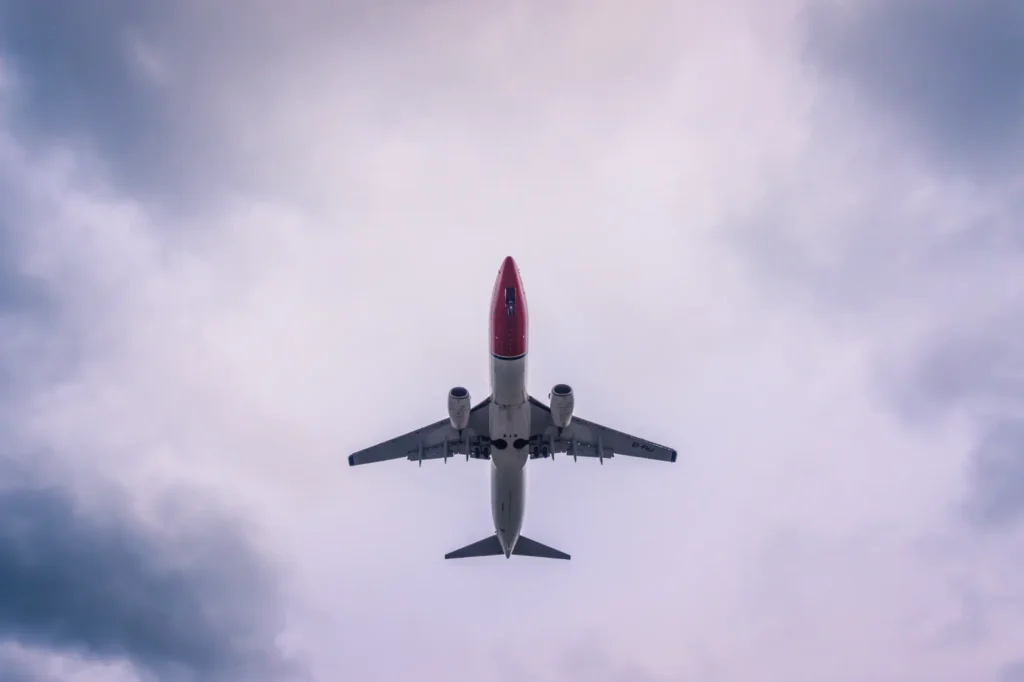 digital marketing Crawley - plane flying over Gatwick