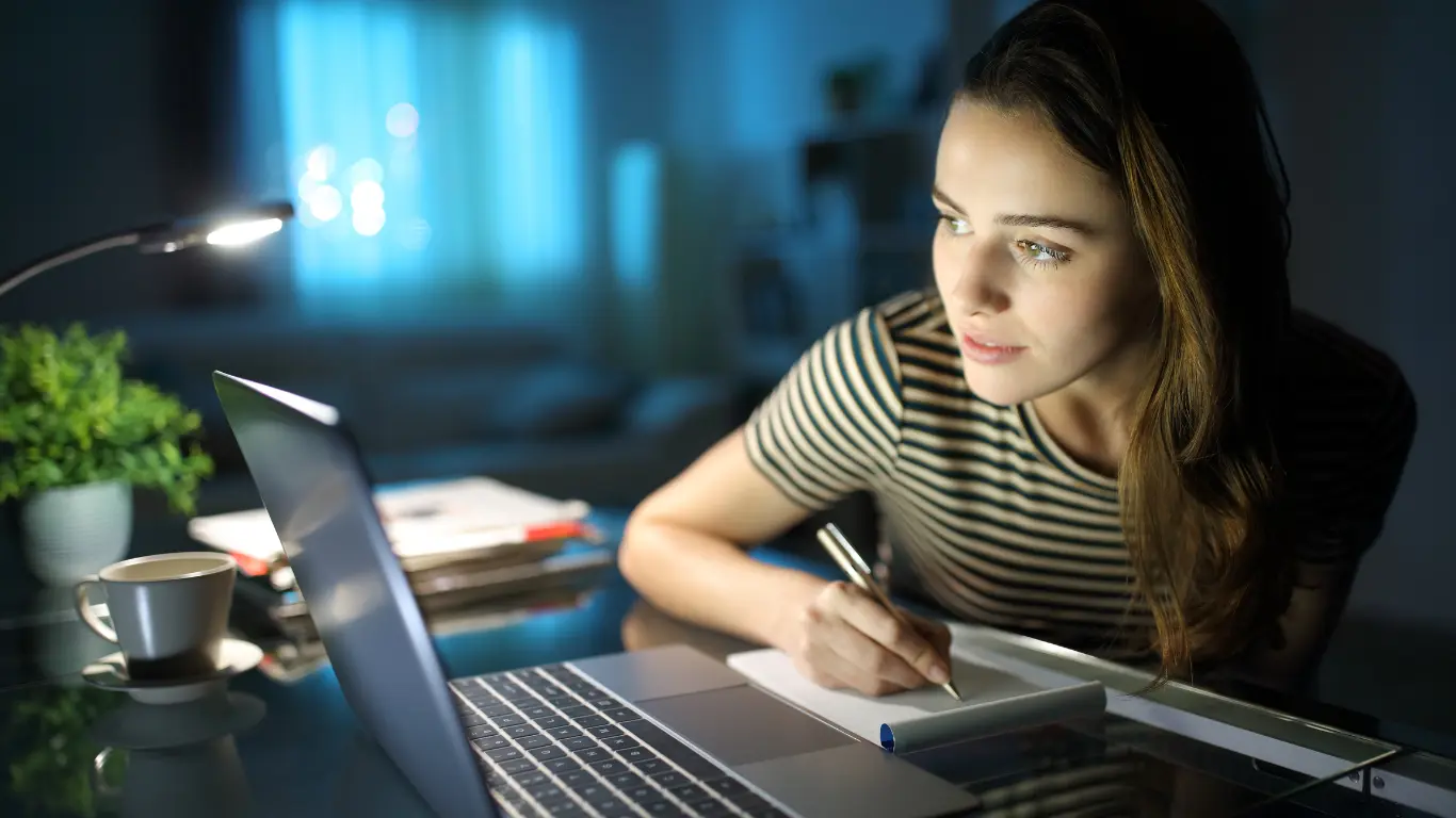 Person looking online for valuable and researched content