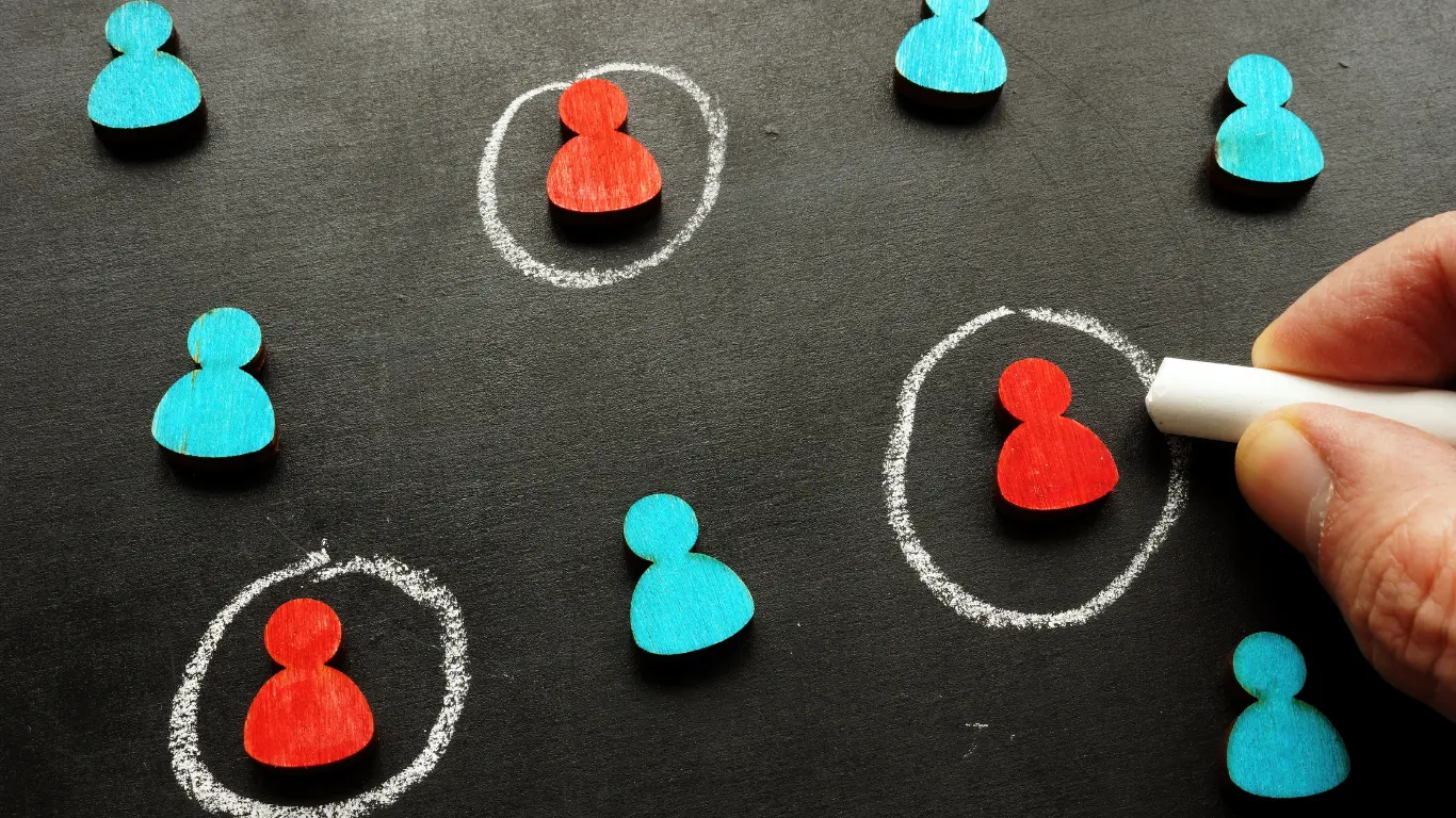 diagram showing target audience with rings round red figures